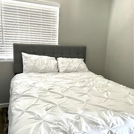 Shared Double Room Inside Home With Private Bathroom, Entrance Hawthorne Exterior photo