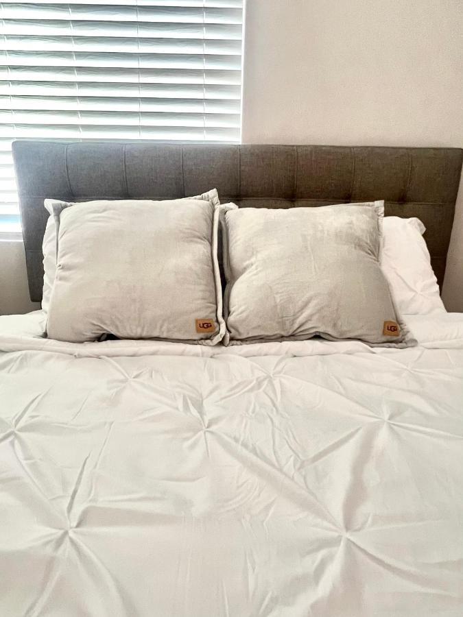 Shared Double Room Inside Home With Private Bathroom, Entrance Hawthorne Exterior photo