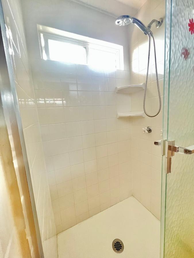 Shared Double Room Inside Home With Private Bathroom, Entrance Hawthorne Exterior photo