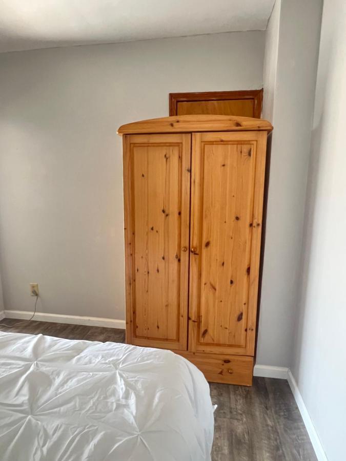 Shared Double Room Inside Home With Private Bathroom, Entrance Hawthorne Exterior photo
